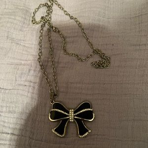 Bow necklace